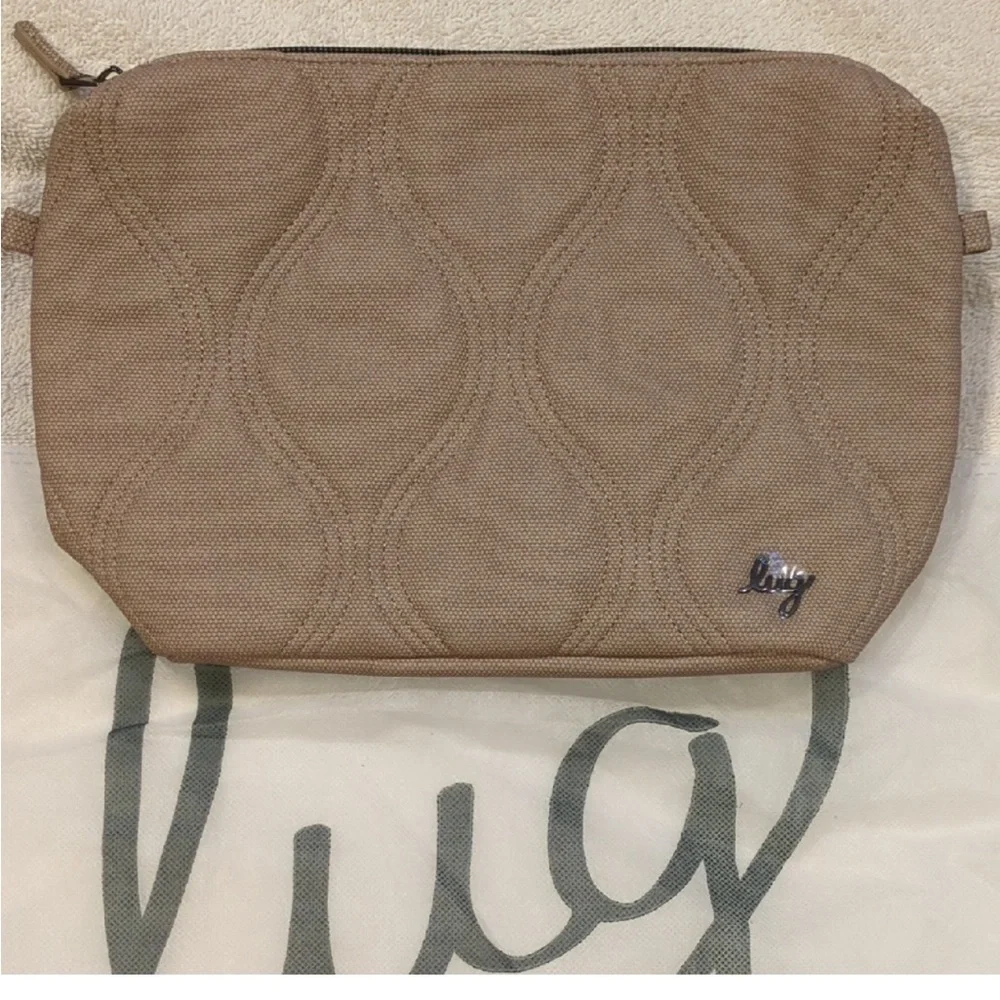Lug Volley Luxe VL “Sand” Quilted Organizer. NWT with storage bag